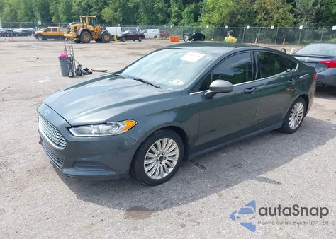 2015 Ford Fusion Hybrid S z USA, uszkodzony, nr VIN 3FA6P0UUXFR128490